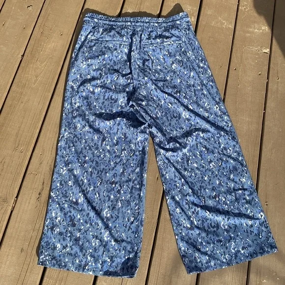 Athleta Avenue Wide Leg Crop Pants in blue print size 10 - Picture 14 of 15